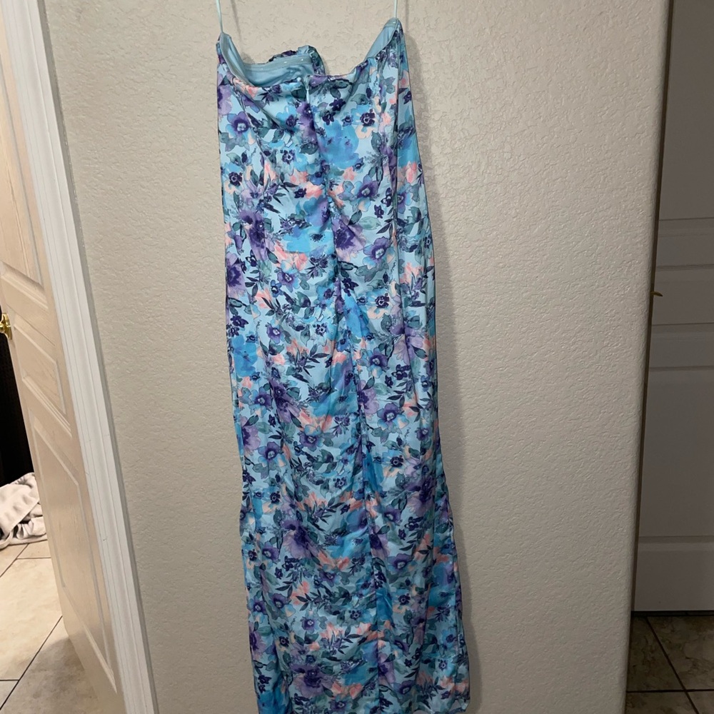 LAST CHANCE Vici Strapless Floral Dress - Picture 5 of 6